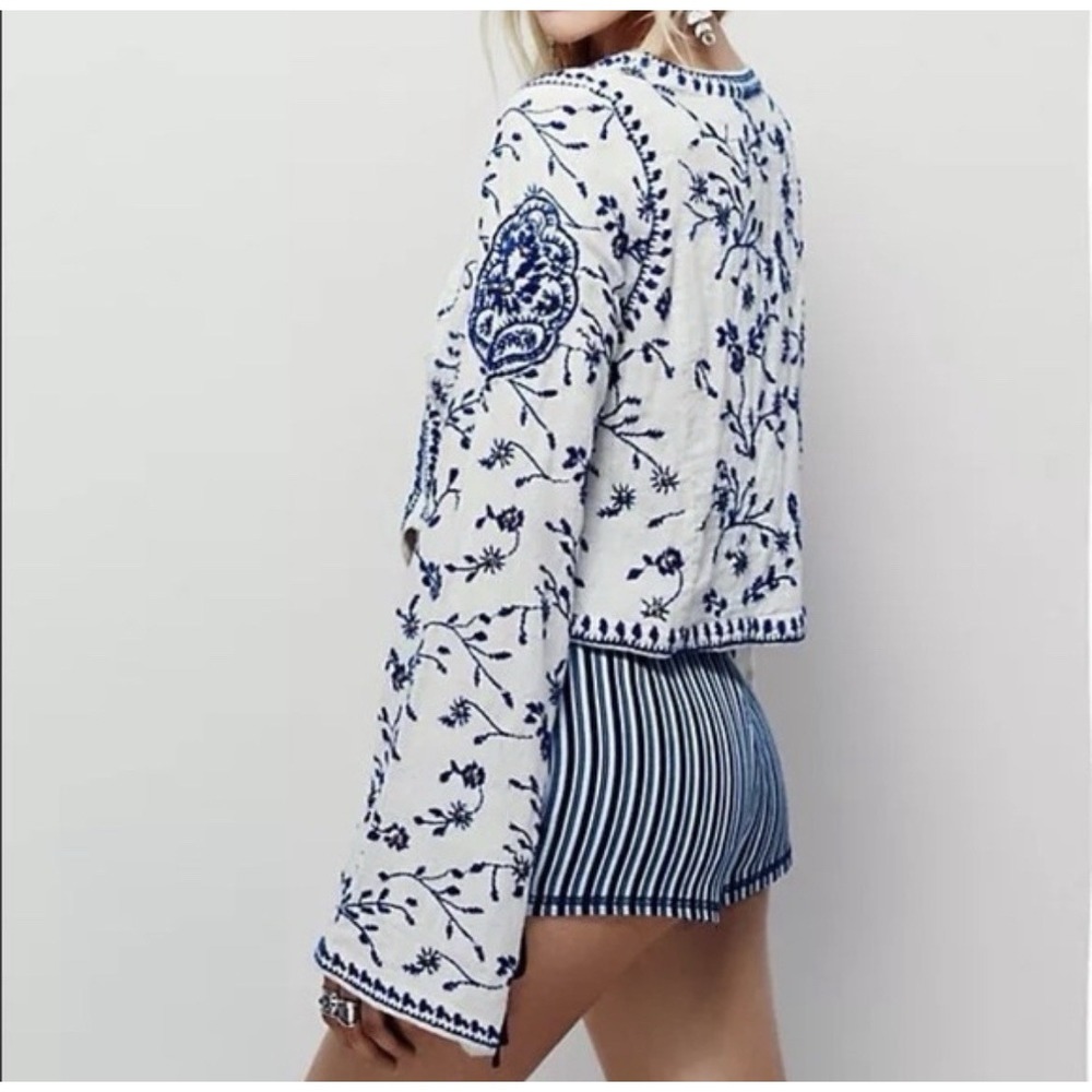 Free People VNeck Bell Sleeve Embroidered Top Tunic boho Festival Fairy Hippie M - Picture 3 of 10